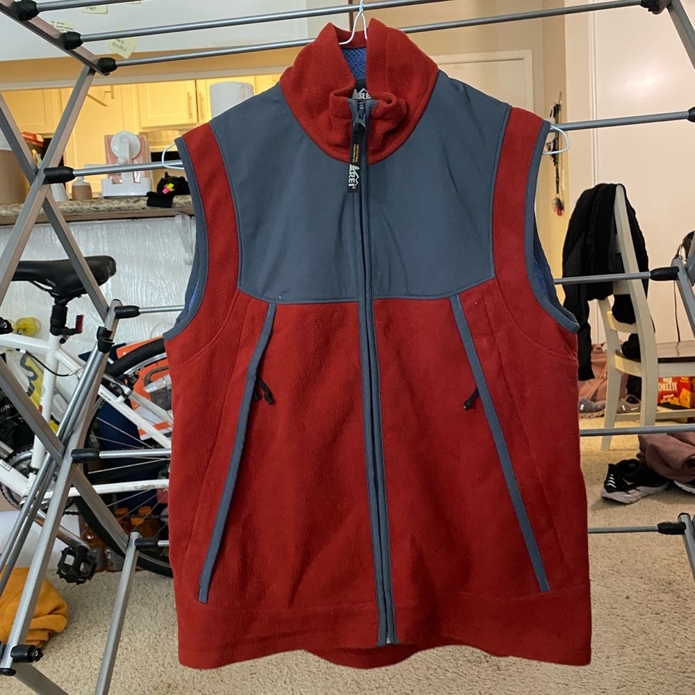 REI Red Vest Size Small